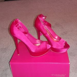 Super sexy ankle strap fuchsia heels